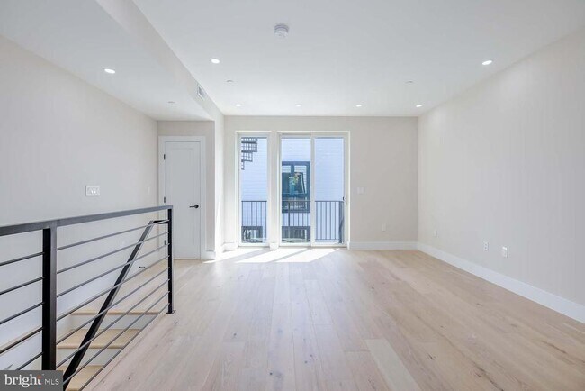 Photo - 722 Kenyon St NW Unit A