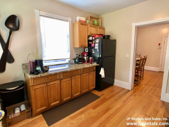 Photo - 235 Amory St