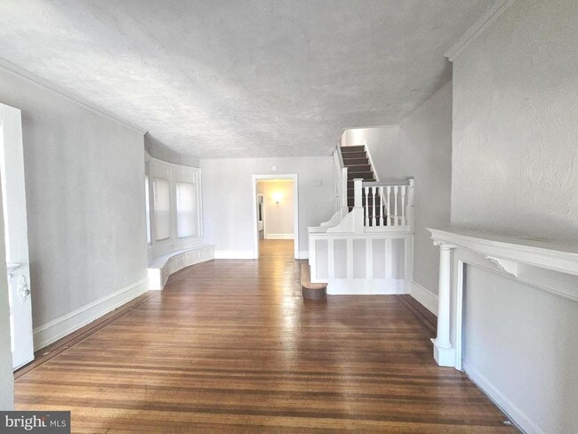 Photo - 5222 Webster St