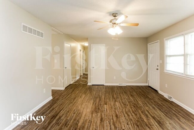 Photo - 815 Rowell St