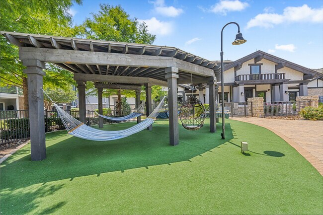 The Oaks at Techridge apartments — community photo