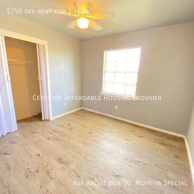 Photo - 3418 E 16th St