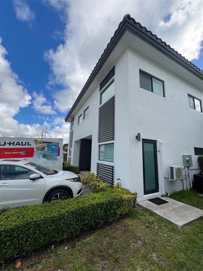 Building Photo - 20007 SW 122nd Ct Unit 20007B