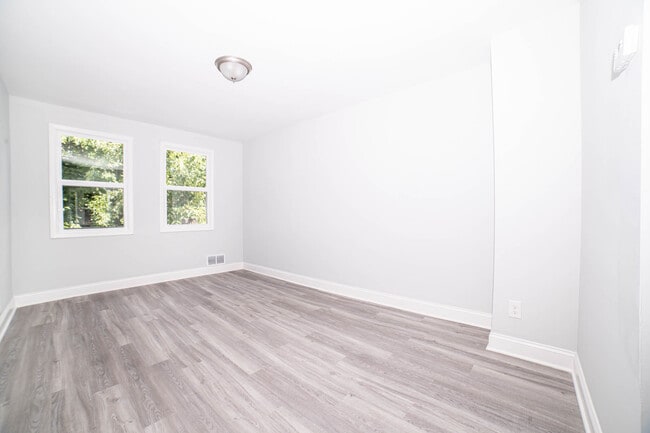 Photo - 7475 School Ave