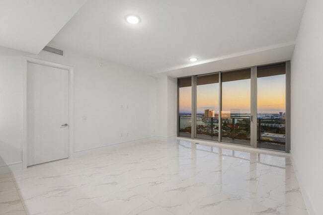 220 Lake Shore Dr
