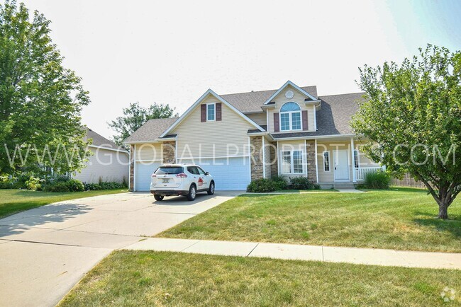 Building Photo - Executive Home with 4 Bedrooms, 2.5 Bath I...