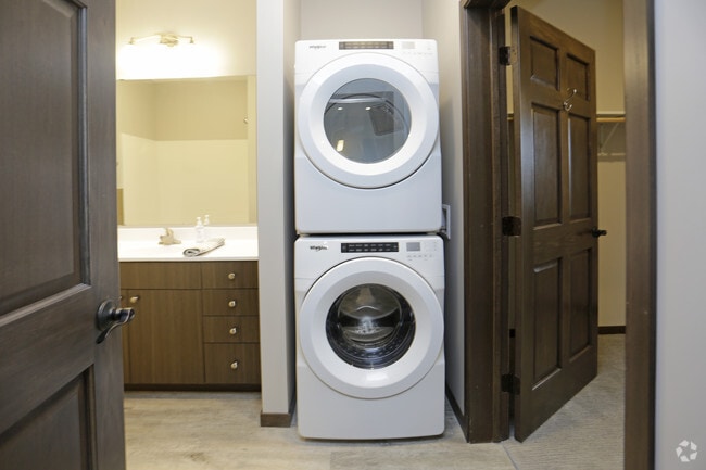 1BR, 1BA - 692 SF