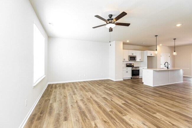 Photo - Beautiful 4BR 3.5BA Townhome w/ Full Appliance Kitchen Garage Parking in University