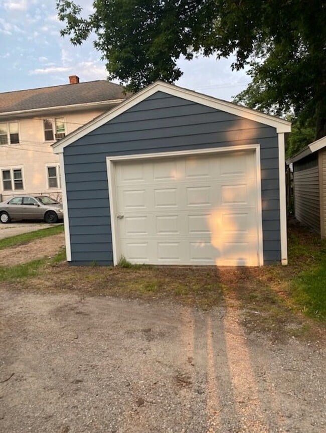 Photo - 305 S Van Buren St