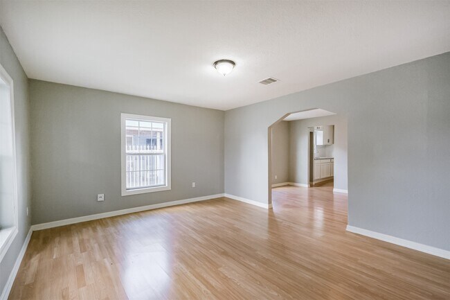 Photo - 7815 Harding St