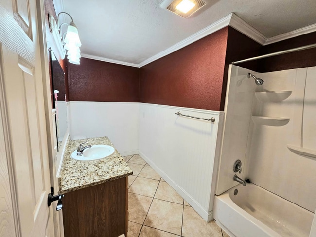 Photo - 7010 Meridian Rd SE