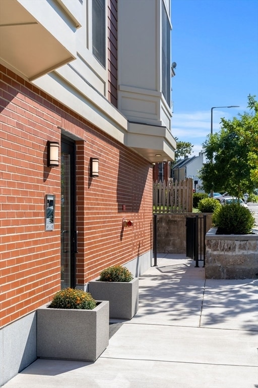 Photo - 124 Warren St Unidad 202