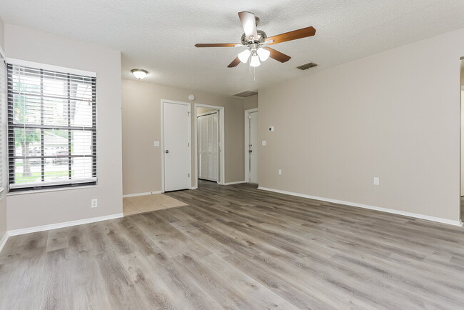 Photo - 1372 Bramblewood Dr