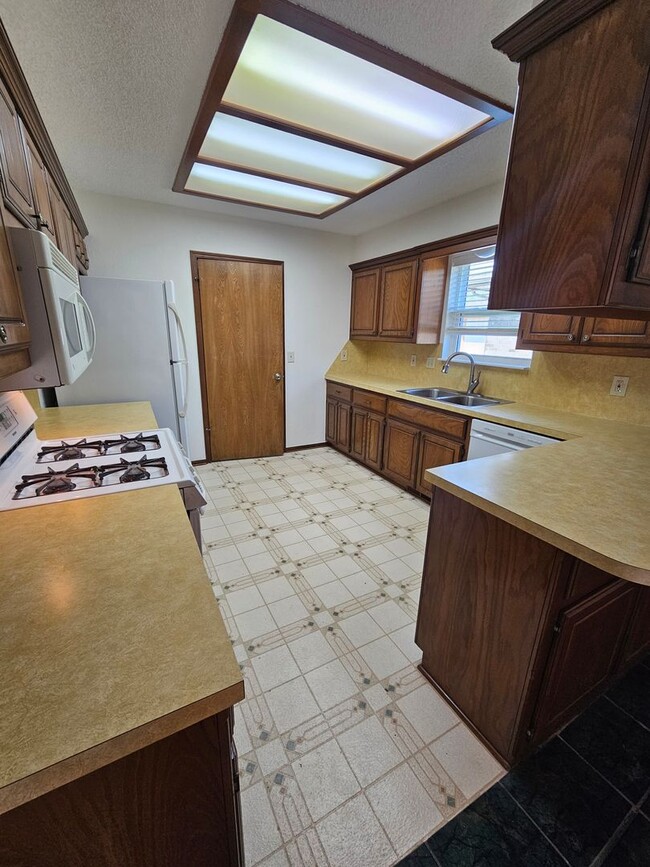 Photo - (3) Bed/(2) Bath in NW Norman Avail NOW!