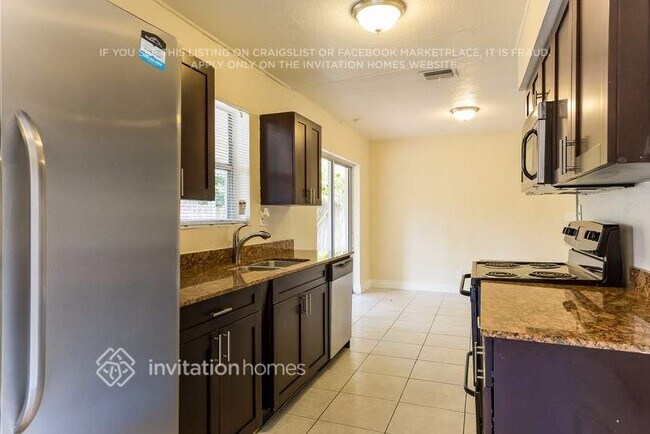 Photo - 1443 SW 10th St