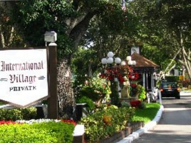 Photo - 3670 Inverrary Dr