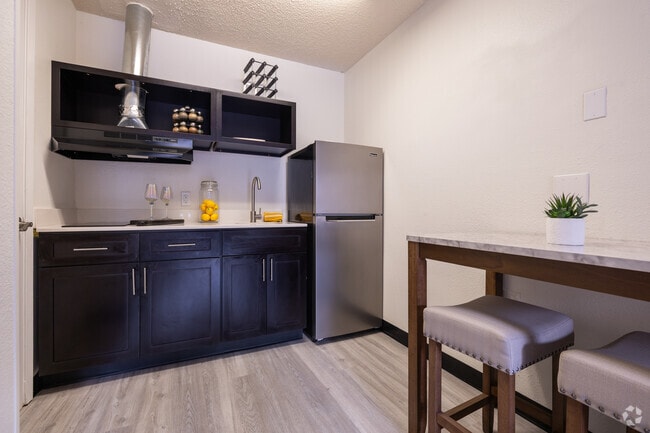 Studio, 1BA - 228SF - Kitchen