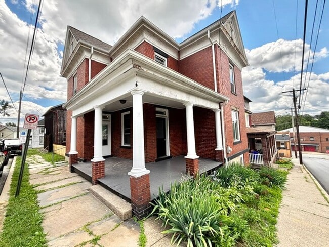 Building Photo - 3 bedroom/ 1.5 Bath Home for rent MAnor, PA 15665