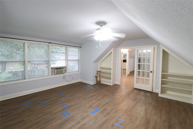 Photo - 1702 Cougar Creek St