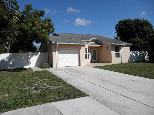 Photo - 401 NW 23rd St