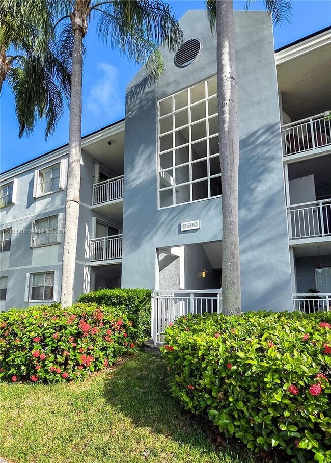 Building Photo - 8590 SW 212th St Unit 107