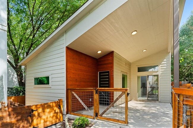 Photo - 1609 J J Seabrook Dr House