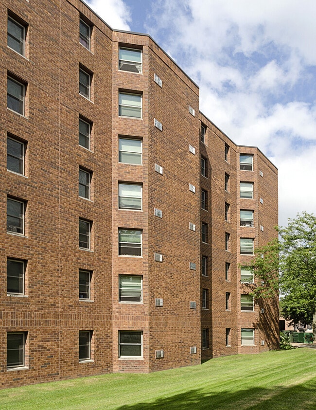 Photo - Janesville Garden Court