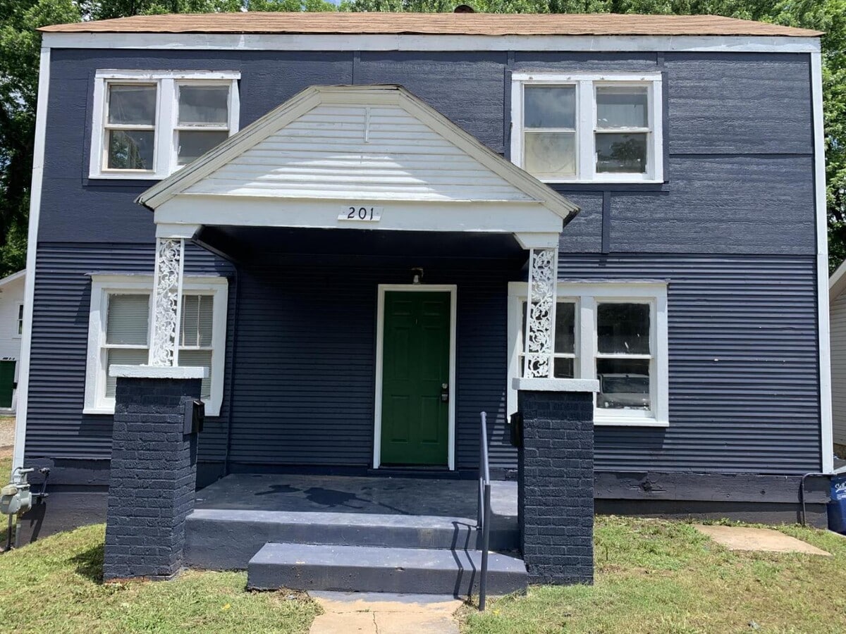 Photo - 201 S Lowry St