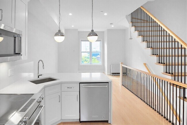 Building Photo - 174 Fisher Ave Unit B