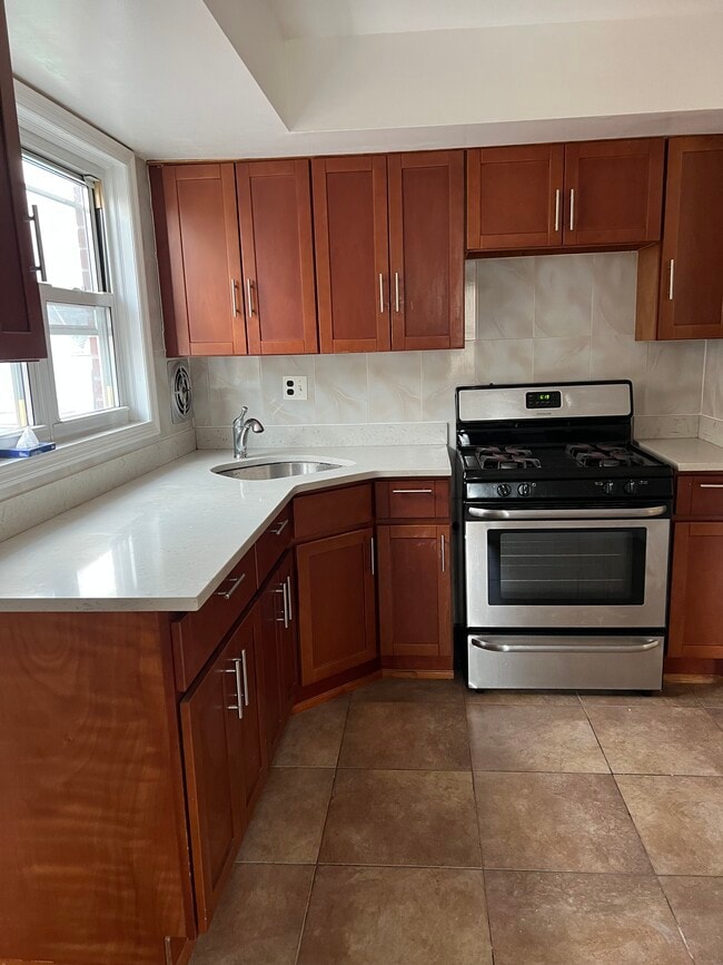 Photo - 10140 104th St Unit 3rd Floor