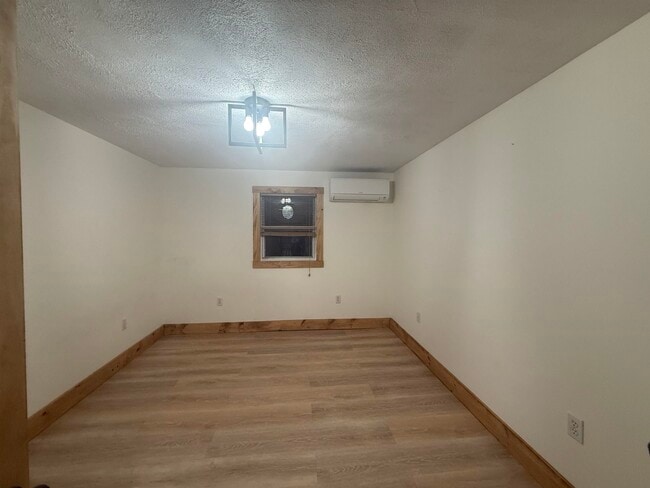 Photo - 192 Dorrs Corner Rd Unit B