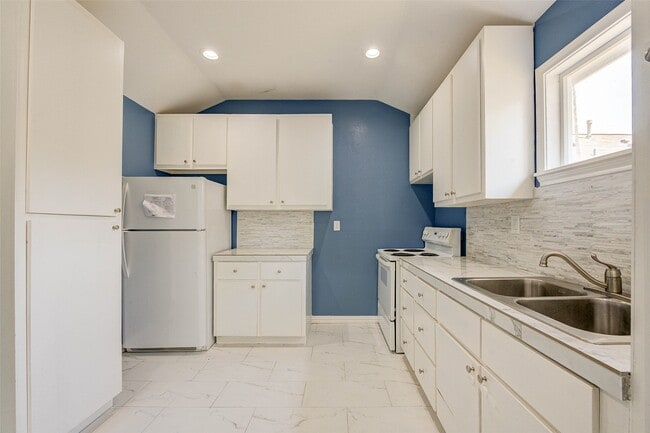 Photo - 8709 Knox St Unit B