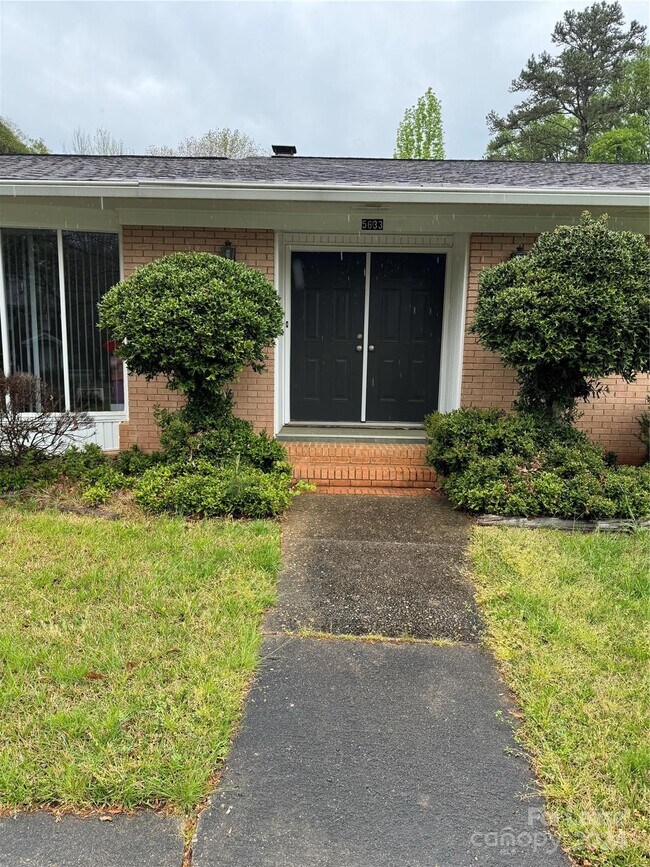 5633 Sardis Rd Condo Condo for Rent in Charlotte, NC