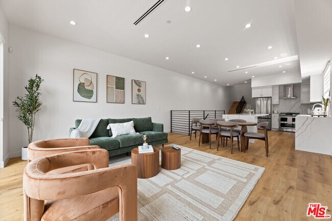 Building Photo - 5120 1/2 Laurel Canyon Blvd Rental