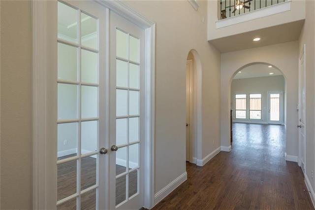 Photo - 560 Thoroughbred Ave