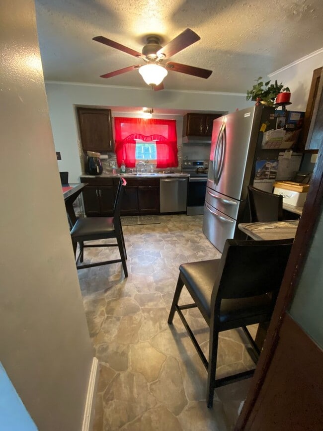 Photo - 3 Bedroom Single Family Home with giant ba...