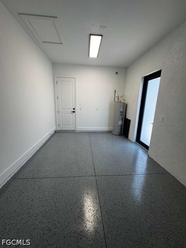 Photo - 1037 Barcelona St E