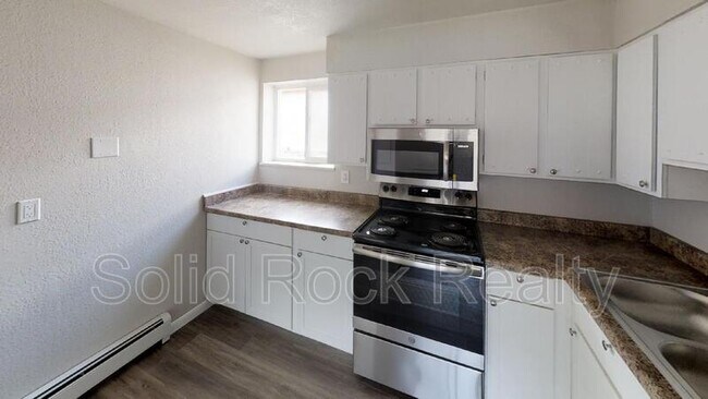 Photo - 2925 Straus Ln