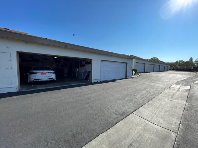 Photo - 330 Carriage Dr