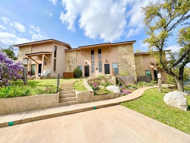 Building Photo - Tranquil 2BD/3BA Townhouse with Wildlife Views & Hill Country Charm!