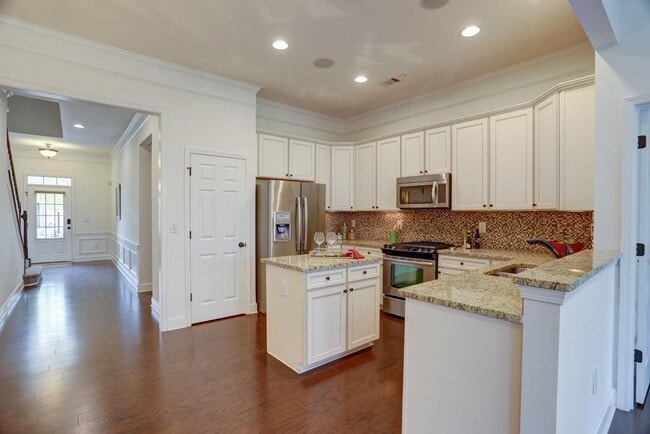 Photo - 104 Wellington Trce