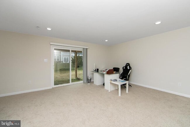 Photo - 272 Macoun Way