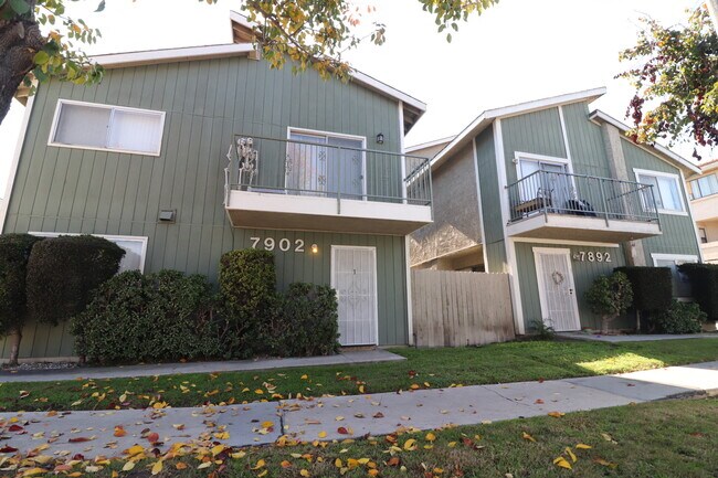 Photo - 7902 Holt Ave.