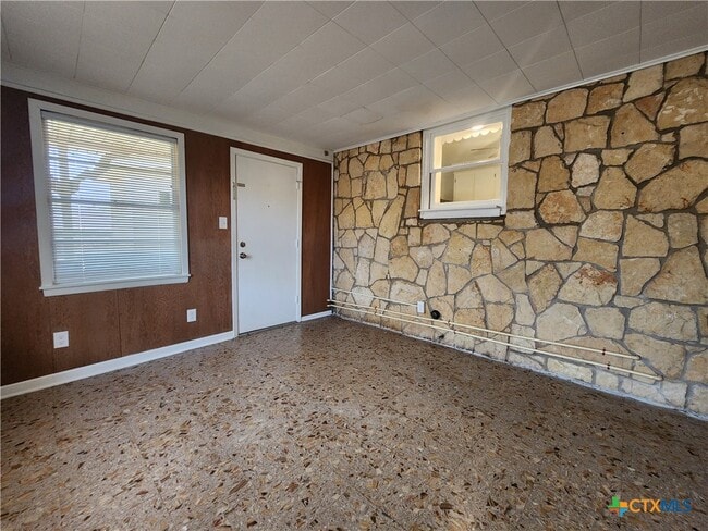 Photo - 564 Laurel Ln