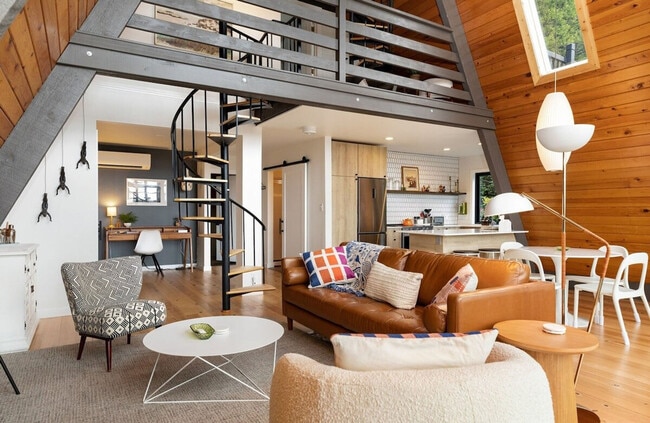 Photo - 3679 S Shorewood Ave Unit SI FL3-ID1035994P