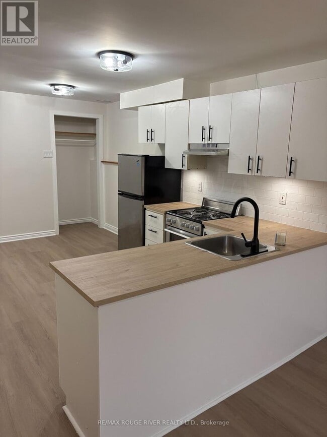 Photo - 102 Turnberry Crescent