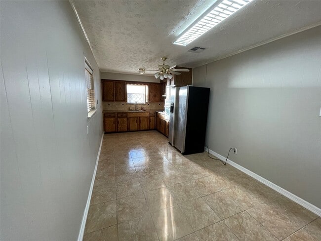 Photo - 8826 Klondike St