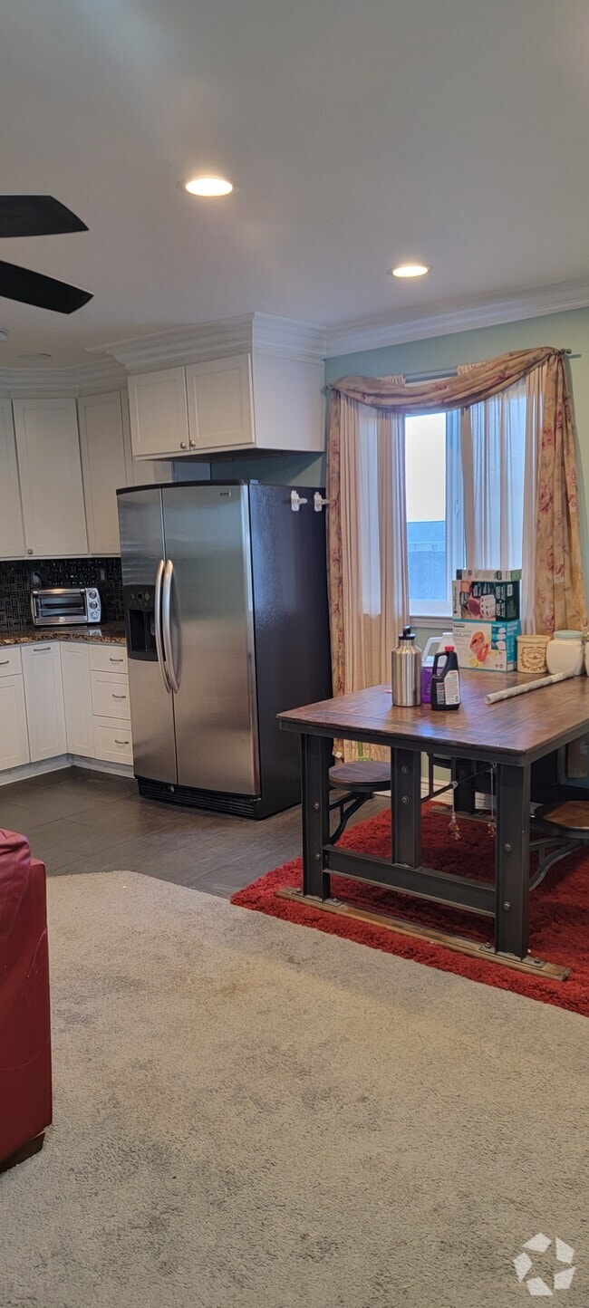 Building Photo - 3800 Hillsdale Dr Unit Studio Available Rental