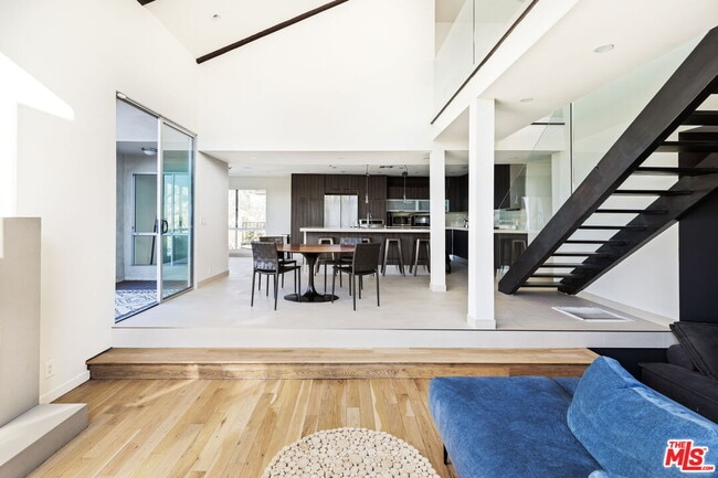 Photo - 5636 Tuxedo Terrace