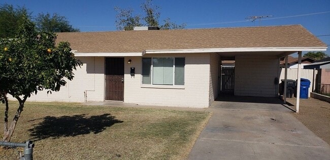 Building Photo - 114 W Riley Dr